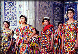 ウズベキスタンの伝統衣装