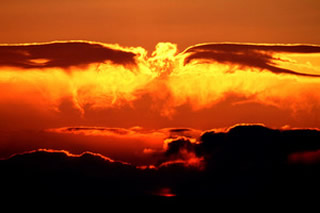 火の鳥のような夕焼雲