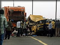 清掃車とバスの事故