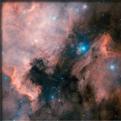 可視光でとらえた北アメリカ星雲（左）とペリカン星雲（右）