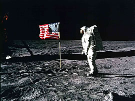 月面に立てられた星条旗